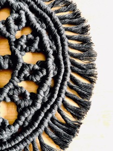 Napperons en macramé bleus élégants, style bohème chic, pour la décoration de table de cuisine, salle à manger et salon - Product Image 5