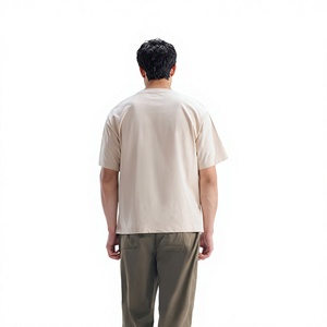 เสื้อยืดแขนสั้นสีเบจสำหรับผู้ชาย คอโอ ทรงปกติ ผ้าคอตตอนเจอร์ซีย์เนื้อนุ่ม ระบายอากาศได้ดี ดีไซน์เรียบง่าย - Product Image 6