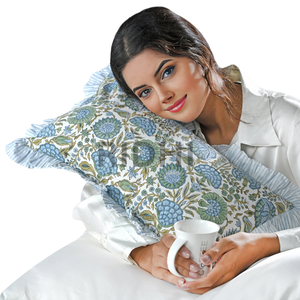 Housse de coussin lombaire RIDHI 12x20 style occidental, motif floral bleu-vert, imprimée au bloc, en coton, avec fermeture éclair amovible - Product Image 1