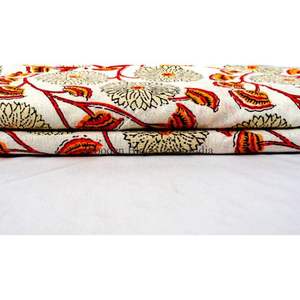 Magnifique tissu en coton imprimé floral, fabriqué à la main par un fabricant indien, beige clair, léger, de haute qualité, pour rideaux et housses de chemises. - Product Image 1