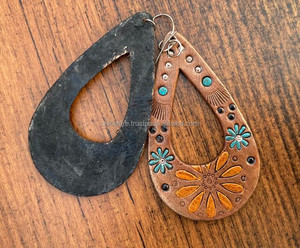 Boucles d'oreilles en cuir repoussé à la main Boucles d'oreilles turquoise en cuir peint à la main Femmes occidentales Bijoux en cuir véritable marron faits à la main - Product Image 5