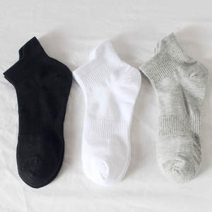 Chaussettes en coton unisexes pour hommes, style décontracté, respirantes, noires et blanches unies, avec logo personnalisé, pour l'hiver, ODM - Product Image 1