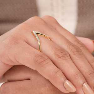 Bague de fiançailles et de mariage en or massif 14 carats avec diamant taille ronde en forme de V E/VS2, collection cadeau idéale pour elle pour les fêtes et anniversaires - Product Image 2
