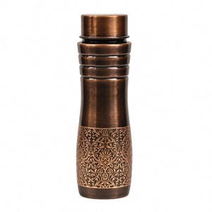 Thermos en cuivre de luxe moderne, bouteille d'eau portable de voyage avec design côtelé - Product Image 3