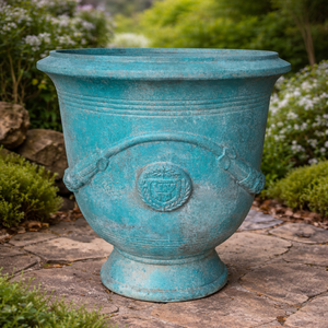 Urna de Jardín Clásica Premium de Fibra de Vidrio, Maceta Decorativa con Acabado Verdigris, Ligera y Resistente a la Intemperie - Product Image 6
