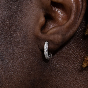 Petites boucles d'oreilles créoles fines en argent, serties de moissanite ronde en sangle, certifiées GRA, de luxe, unisexe - Product Image 1