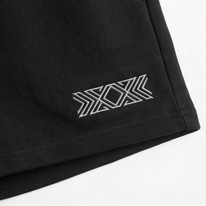 Ensemble décontracté pour femmes, 2 pièces, t-shirt à manches courtes à imprimé géométrique noir et short au-dessus du genou, vêtements décontractés printemps été, coton tricoté - Product Image 6
