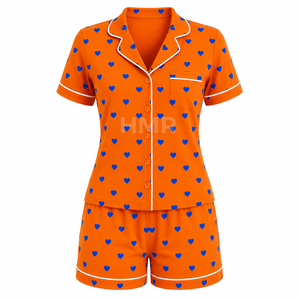 Ensemble de pyjama à manches courtes avec imprimé cœur orange et bleu de la sororité HMR Sisterhood, avec boutons sur le devant et short - Product Image 5