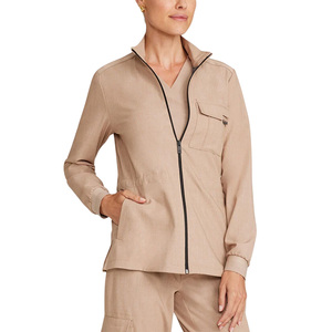 Blouse médicale personnalisée pour femme, tricotée, durable, lavable, uniforme médical, logo brodé sur mesure, séchage rapide, respirante, pour le travail quotidien - Product Image 1