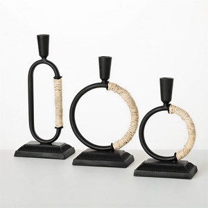 Support de bougie en fer fait main, écologique et tendance, pour la vente en gros, destiné aux acheteurs du marché de l'exportation et à la décoration de bureau - Product Image 1