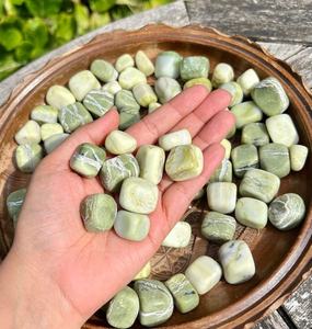 Vente en gros de magnifiques cristaux de serpentine polis, 15-30 mm, technique de mosaïque écologique, décoration Feng Shui, cristal de guérison - Product Image 5