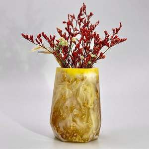 Vase en résine pour la décoration moderne du salon, pour un design d'intérieur élégant - Product Image 2