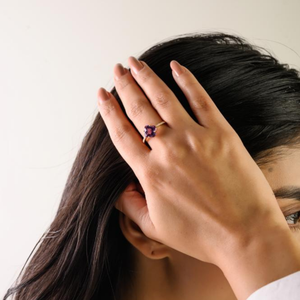 Bague empilable personnalisée en or jaune 14 carats avec améthyste et diamant en forme de trèfle à quatre feuilles, bijou pierre de naissance de février, nouvelle création de designer - Product Image 4