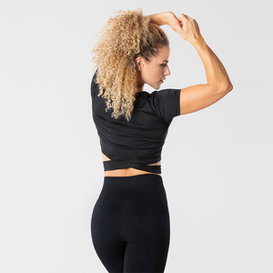 Venta al por mayor de ropa deportiva de verano para mujer, diseño de cuello corto, elástica, ligera, 180 g/m², de secado rápido, ajuste ceñido, personalizada y lisa, la más vendida. - Product Image 4