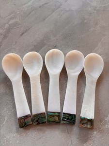 Cuillère de dégustation en nacre de qualité supérieure, fabriquée à la main, écologique, en coquillage marin - Product Image 3
