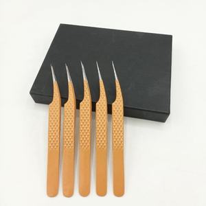 Pinzas Profesionales Personalizadas para Extensión de Pestañas, Agarre Fuerte, Punta de Fibra de Acero Sostenible, Acero Inoxidable Japonés - Product Image 3