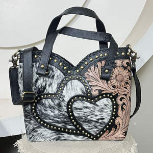 Bolso Tote de Cuero Vacuno Negro de Primera Calidad, con Diseño Floral Moderno y Apliques en Forma de Corazón, Bolso Bandolera - Product Image 4
