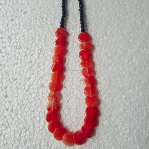 Pendentif de collier rond simple en résine au design épuré, bijoux de mode légers pour femmes, commande en gros - Product Image 1