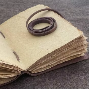 Carnet en cuir souple vintage gaufré motif loup, fait main, avec papier à bords festonnés vierges pour l'écriture, le dessin, idées cadeaux - Product Image 4