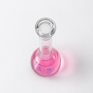 Flacon volumétrique PrecisionPro 10 ml avec bouchon en verre interchangeable, verrerie de laboratoire en borosilicate résistant à la chaleur - Product Image 2