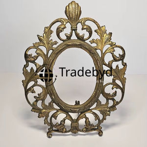 Marco de Fotos Metálico de Lujo Hecho a Mano por Tradebyd, Adorno Decorativo - Product Image 1