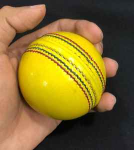 Pelota de Cricket Roja Personalizable de Calidad Superior RX Sports SK 991 - Ecológica, Duradera, Ligera, Tamaño Profesional - Product Image 3