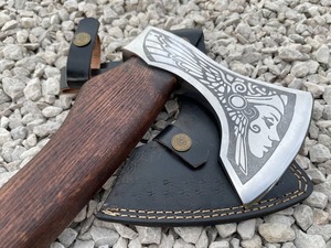 Hacha Tomahawk de Acero Forjado a Mano con Mango de Madera y Envoltura Azul, Hacha de Supervivencia para Exteriores con Diseño de Hoja Grabado Personalizado - Product Image 2