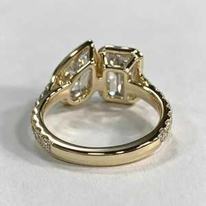 แหวน Toi Et Moi เพชรทรงหยดน้ำและมรกต 1 กะรัต ทองคำแท้ 14K เพชรเพาะเลี้ยง ของขวัญสำหรับเพื่อนในโอกาสพิเศษ - Product Image 4