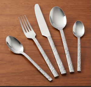 Ensemble de couverts modernes en acier inoxydable avec manche martelé, compatible lave-vaisselle, pour mariages et repas - Product Image 4