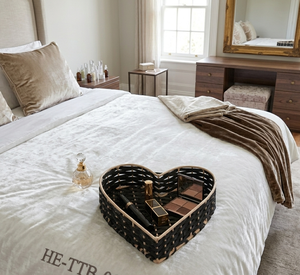 Cesta de Ratán Weavora Noirheart - Cesta Artesanal Ecológica Impermeable en Forma de Corazón con Encanto Rústico Contemporáneo - Product Image 5