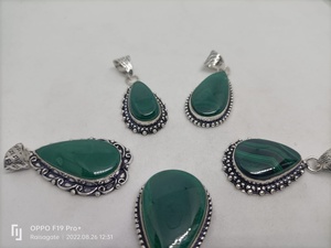 Pendentif en malachite naturelle en argent allemand fait main, collier avec pierre précieuse verte, bijou de guérison en cristal, cadeau - Product Image 5