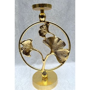 Magnifique bougeoir en métal qui transforme une flamme ordinaire en une spectacle captivant de lumière et d'ombre - Product Image 5