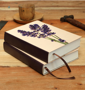 Carnet artisanal à motif lavande, couverture rigide crème, minimaliste, fleuri, avec marque-page en ruban, journal de Provence française - Product Image 1