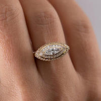 Bague en or jaune avec diamant taille marquise et pierres latérales, bague de fiançailles pour femme, élégante bague de promesse, cadeau d'anniversaire, bijoux raffinés