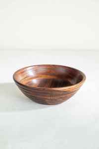 Bol de service en bois artisanal léger de qualité export, idéal pour mélanger les salades et présenter les aliments, provenant d'Inde - Product Image 4