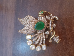 Broche élégante faite à la main en argent plaqué or avec pierre Polki doublette verte en forme d'oiseau, idéale pour un cadeau de mariage ou de fiançailles indien - Product Image 5