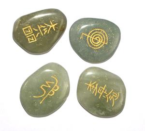 Parcourez notre collection unique d'objets artisanaux en pierres semi-précieuses, ensembles de pierres d'Aventurine verte Usui Reiki - Product Image 1