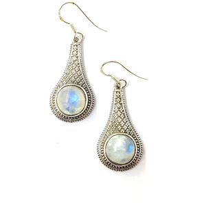 Pendientes Elegantes y Ligeros de Piedra Lunar para Mujer, Colección Hecha a Mano para Uso Diario y en Cualquier Función - Product Image 2