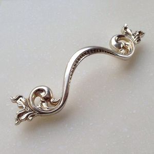 Poignée de meuble vintage européenne en alliage de zinc, argentée, en forme de S, moletée, pour tiroir, installation facile, multifonction pour commode - Product Image 1