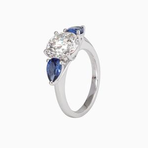 Anillo de Oro de 18k con Diamante Cultivado en Laboratorio de 2.5ct y Zafiros Azules en Forma de Pera, Anillo Clásico de Tres Piedras, Diamante de Laboratorio Premium - Product Image 6