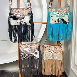 Bolso Bandolera de Cuero Vacuno con Flecos y Diseño de Cartas de Póker, Estilo Vaquero Bohemio, Perfecto para Viajar - Product Image 5