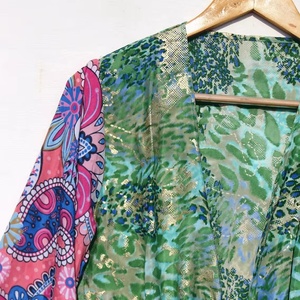 ใหม่พิมพ์ผ้าไหมห่อด้านบนสําหรับฤดูร้อนสวมใส่กระดิ่งแขนพืชยอดนิยมชุดสําหรับผู้หญิง V คอแขนยาว Crop Top - Product Image 1