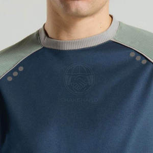 Ensemble t-shirt et short de sport premium pour homme, tissu respirant, coupe confortable, vêtements de sport pour entraînement et activités sportives - Product Image 4