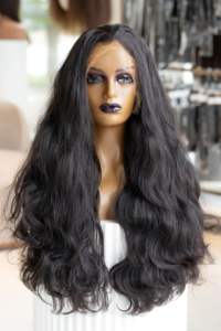 Perruques de cheveux humains vierges vietnamiens Vague droite soyeuse Fermeture transparente à double tirage naturelle et perruque frontale en vente - Product Image 2