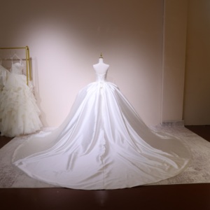 Robe de mariée bustier en satin, coupe trapèze, design drapé simple, avec dentelle, perles et détails en spandex/coton, style classique - Product Image 1