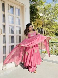 Costume Anarkali en soie pour femmes avec broderie, longueur au sol, tenue de mariage traditionnelle, style Inde Pakistan - Product Image 4