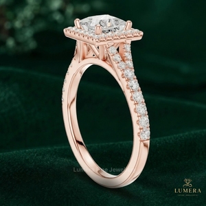 Anillo Clásico de Diamante Cultivado en Laboratorio con Corte Princesa, Diseño de Halo Cuadrado con Pavé, Diamantes Continuos en el Tallo Dividido, Engaste de Puntas, Anillo Central con Certificación IGI - Product Image 3