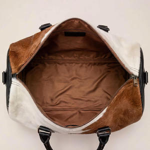 Bolsa de Viaje de Cuero Auténtico de Piel de Vaca, Multiusos, Hecha a Mano, Unisex, Tamaño Grande, con Pelo Natural - Product Image 3