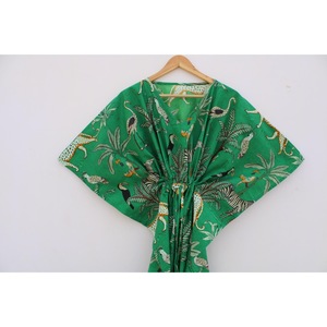Robe pour femme à imprimé floral vert, col en V, manches trois quarts, longueur complète, cordon de serrage, tenue décontractée d'été, 100% polyester tissé - Product Image 3