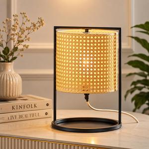 Lámpara de Mesa de Ratán con Marco Metálico, Lámpara de Pie para Dormitorio, Pantalla Tejida, Luz Decorativa para Sala de Estar, Dormitorio, Decoración de Hogar de Lujo - Product Image 1